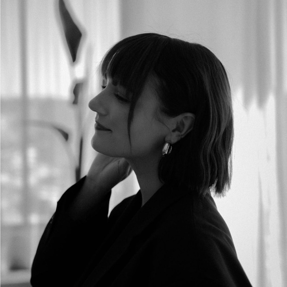 Meet your Posher, Tana - Picture 1 of 1